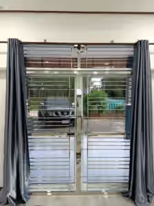 ผลงาน รับติดตั้งราวกั้นกระจก ราวระเบียงกันตก ราวบันไดกระจกเทมเปอร์ - glass-railing-4.jpg